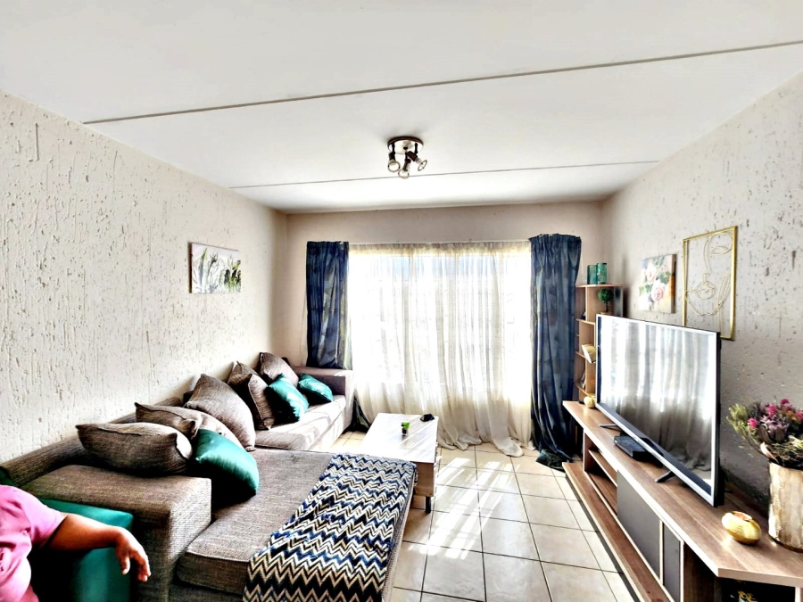 To Let 2 Bedroom Property for Rent in Hughes Gauteng