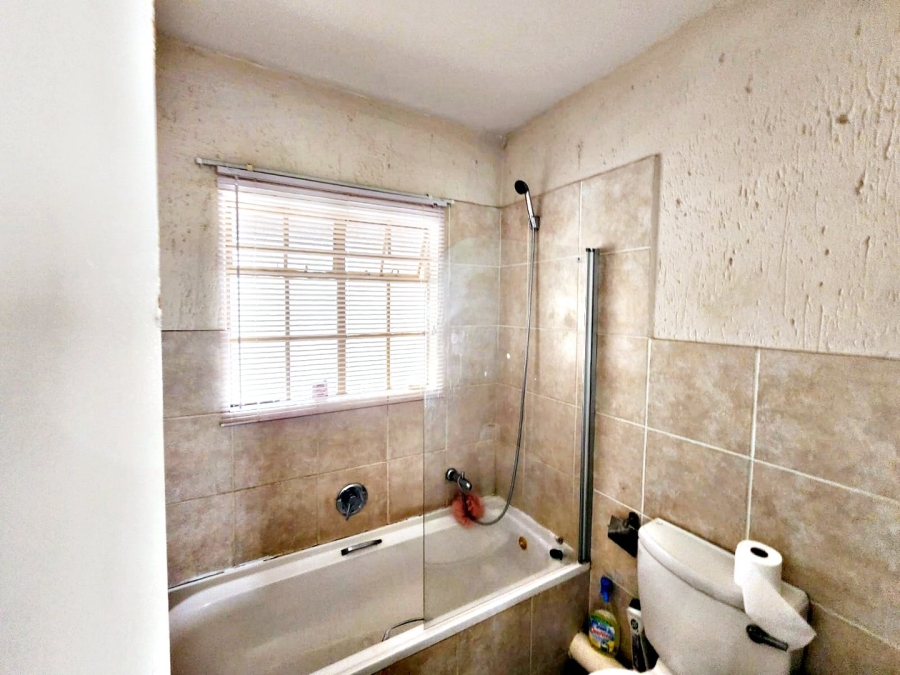 To Let 2 Bedroom Property for Rent in Hughes Gauteng