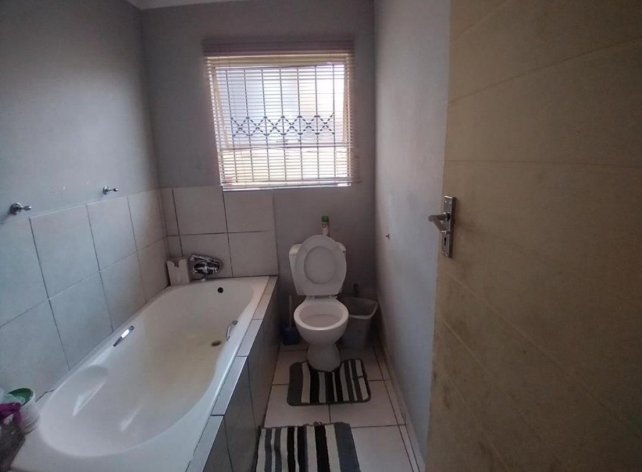 To Let 3 Bedroom Property for Rent in Blue Hills AH Gauteng