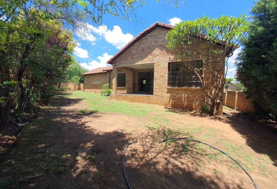 3 Bedroom Property for Sale in Maroeladal Gauteng