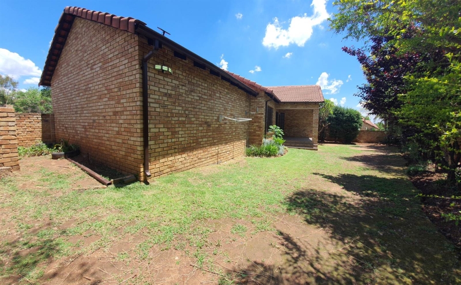 3 Bedroom Property for Sale in Maroeladal Gauteng