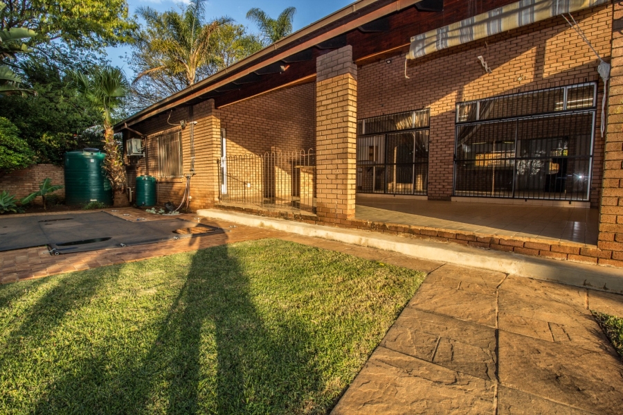 5 Bedroom Property for Sale in Eldoraigne Gauteng