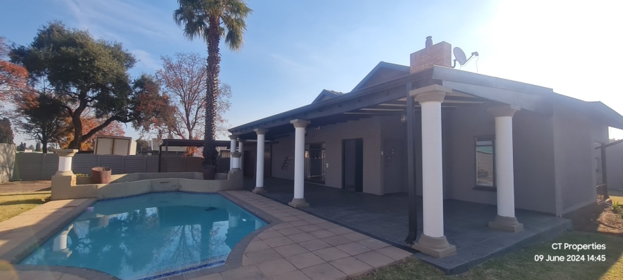 5 Bedroom Property for Sale in Elspark Gauteng