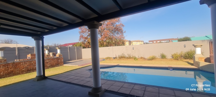 5 Bedroom Property for Sale in Elspark Gauteng