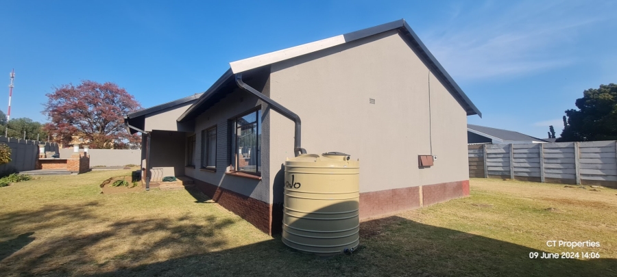 5 Bedroom Property for Sale in Elspark Gauteng