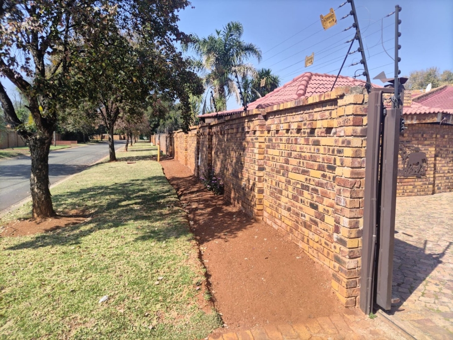 5 Bedroom Property for Sale in New State Areas Gauteng