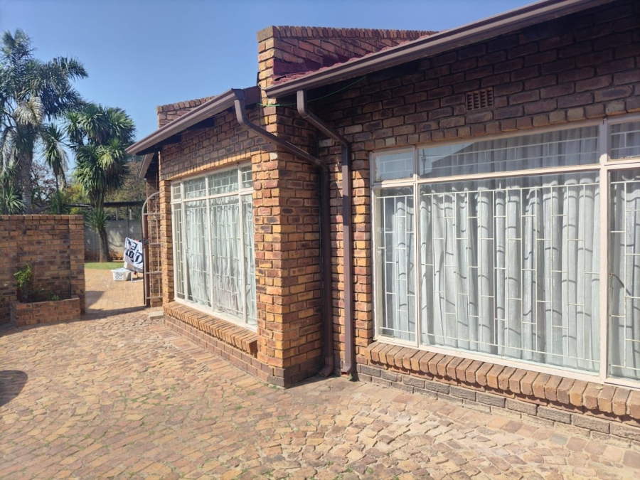 5 Bedroom Property for Sale in New State Areas Gauteng