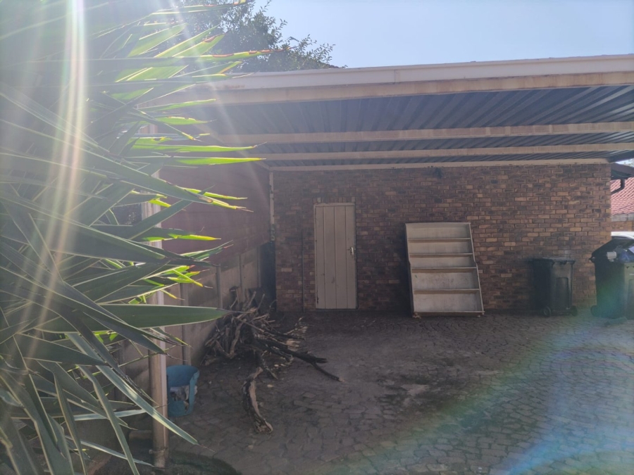 5 Bedroom Property for Sale in New State Areas Gauteng