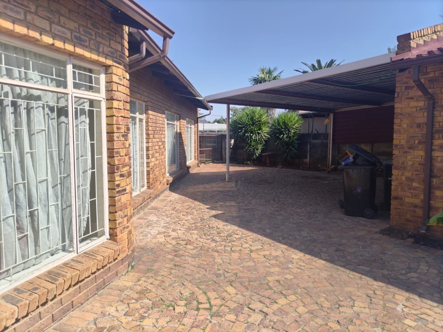 5 Bedroom Property for Sale in New State Areas Gauteng