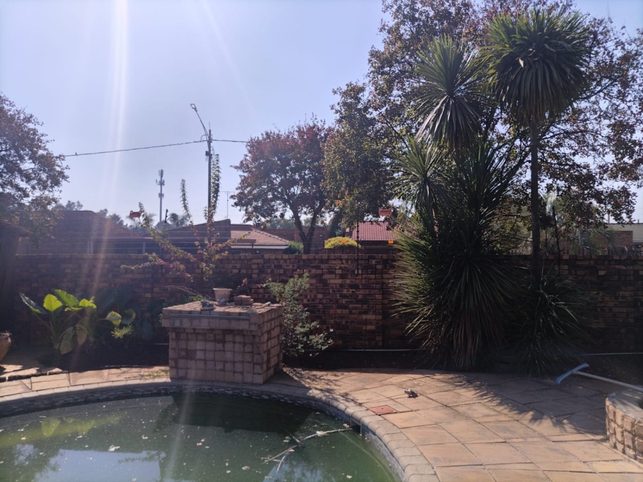 5 Bedroom Property for Sale in New State Areas Gauteng