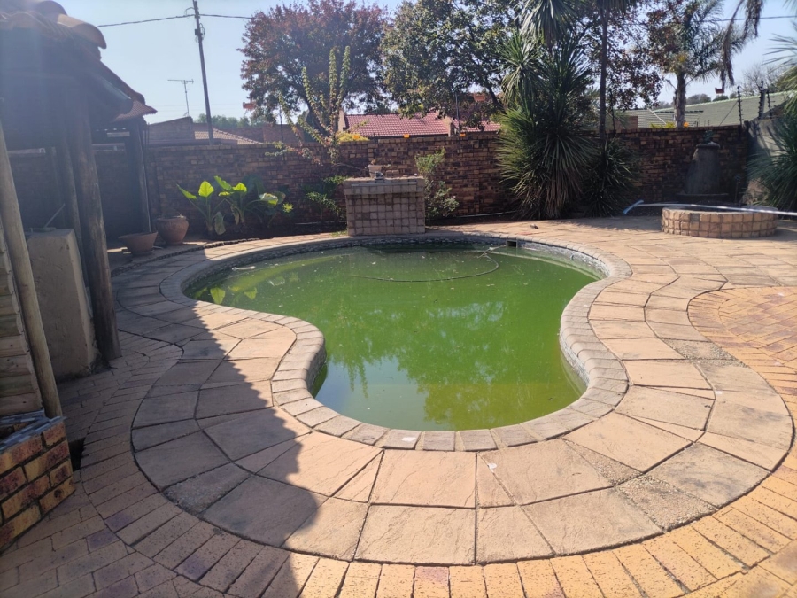 5 Bedroom Property for Sale in New State Areas Gauteng