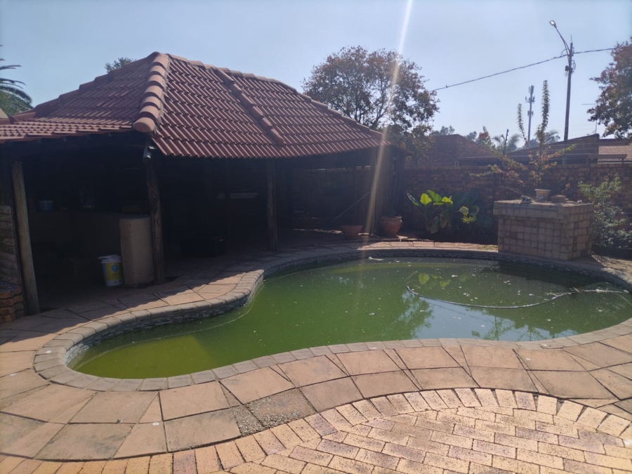 5 Bedroom Property for Sale in New State Areas Gauteng