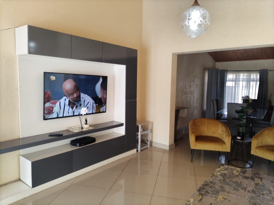 5 Bedroom Property for Sale in New State Areas Gauteng