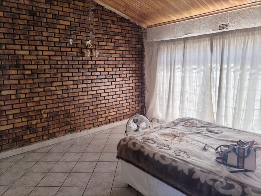 5 Bedroom Property for Sale in New State Areas Gauteng