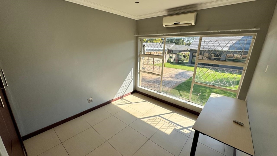 4 Bedroom Property for Sale in Eldoraigne Gauteng