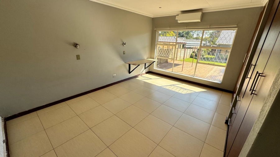 4 Bedroom Property for Sale in Eldoraigne Gauteng