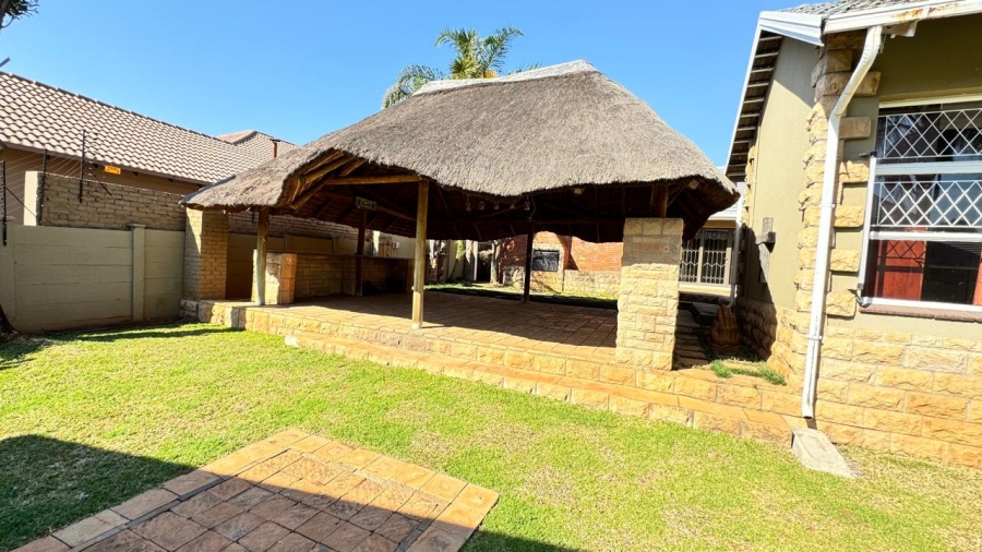 4 Bedroom Property for Sale in Eldoraigne Gauteng