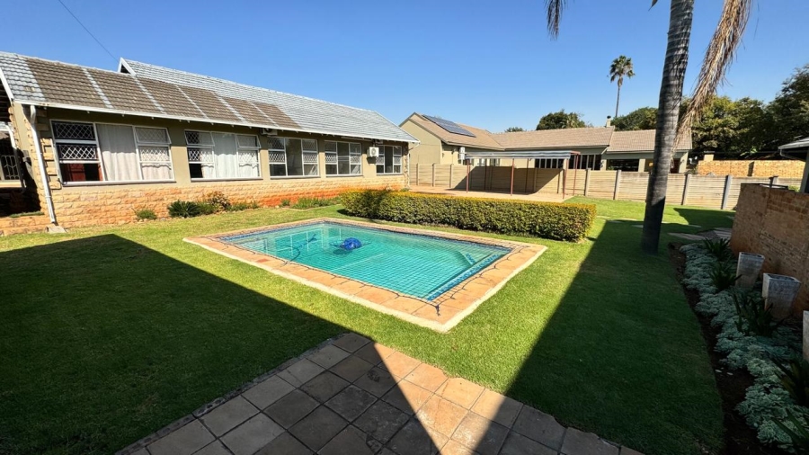 4 Bedroom Property for Sale in Eldoraigne Gauteng