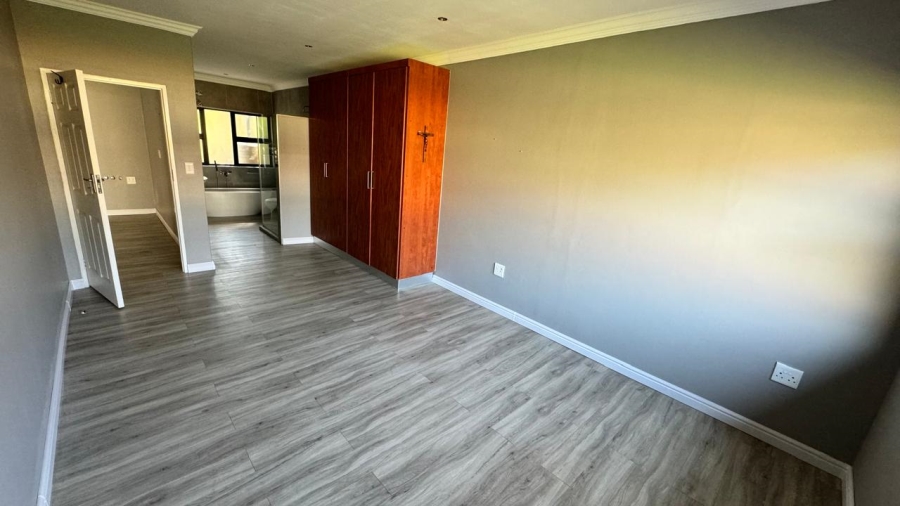 4 Bedroom Property for Sale in Eldoraigne Gauteng