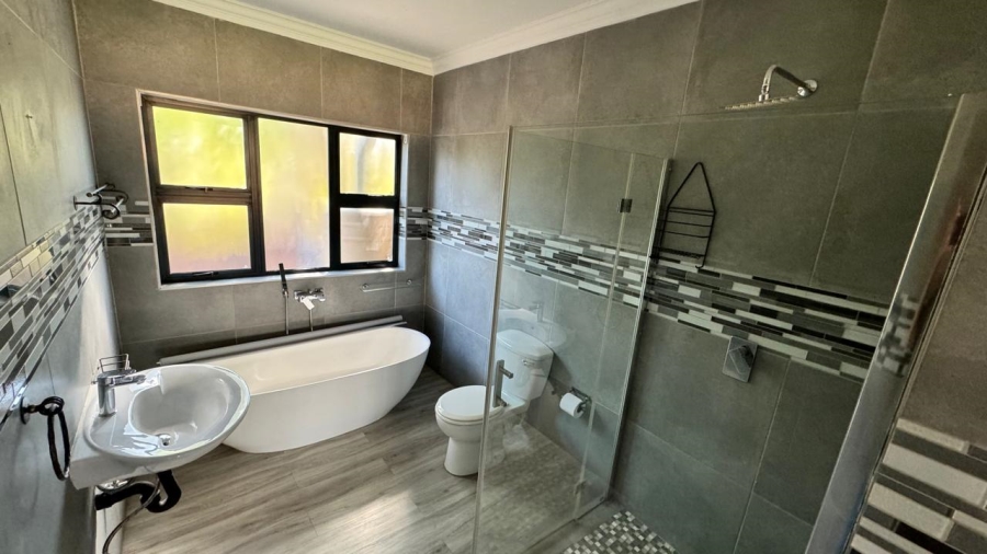 4 Bedroom Property for Sale in Eldoraigne Gauteng