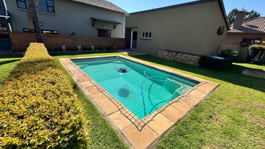 4 Bedroom Property for Sale in Eldoraigne Gauteng