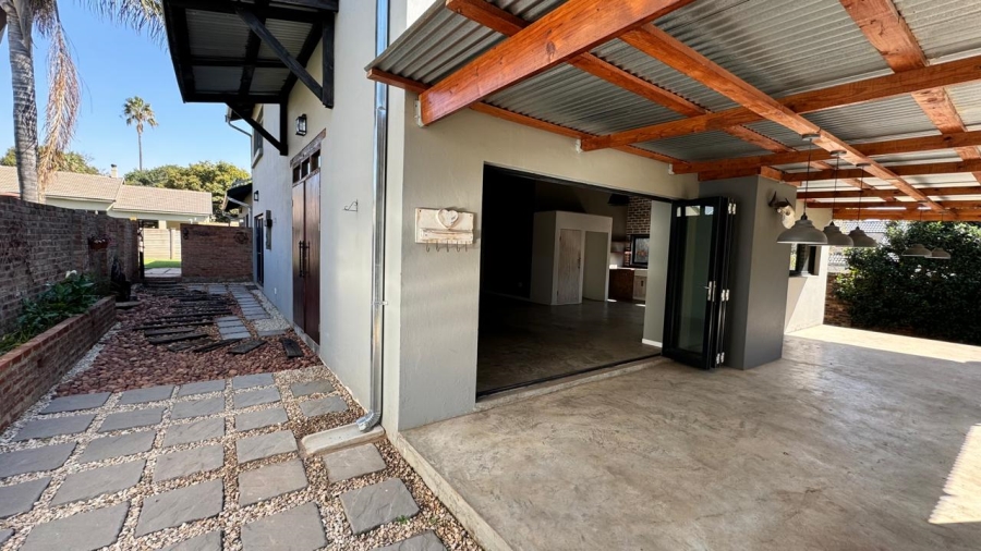 4 Bedroom Property for Sale in Eldoraigne Gauteng