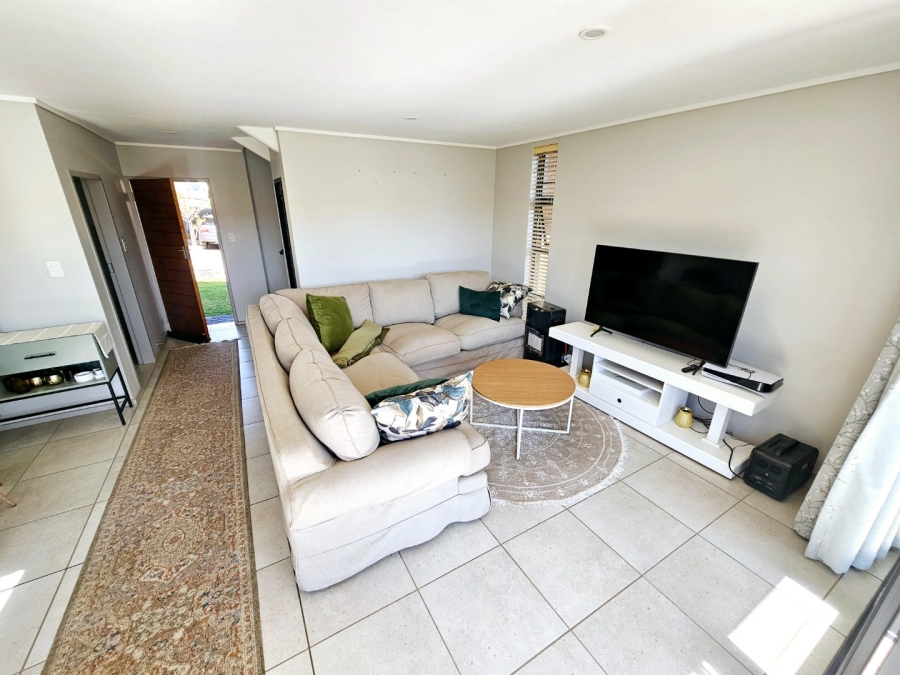 To Let 3 Bedroom Property for Rent in Amberfield Gauteng