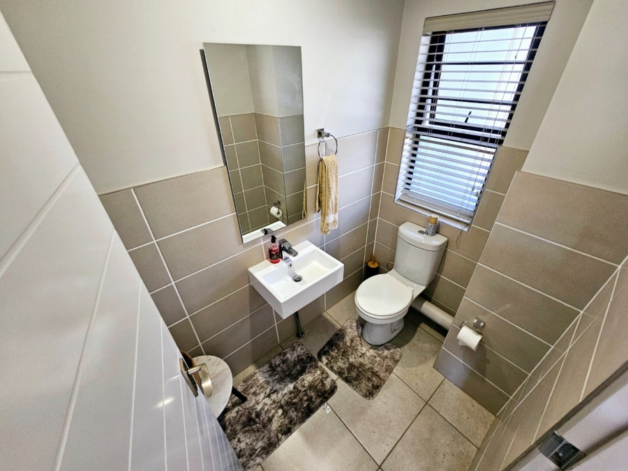 To Let 3 Bedroom Property for Rent in Amberfield Gauteng