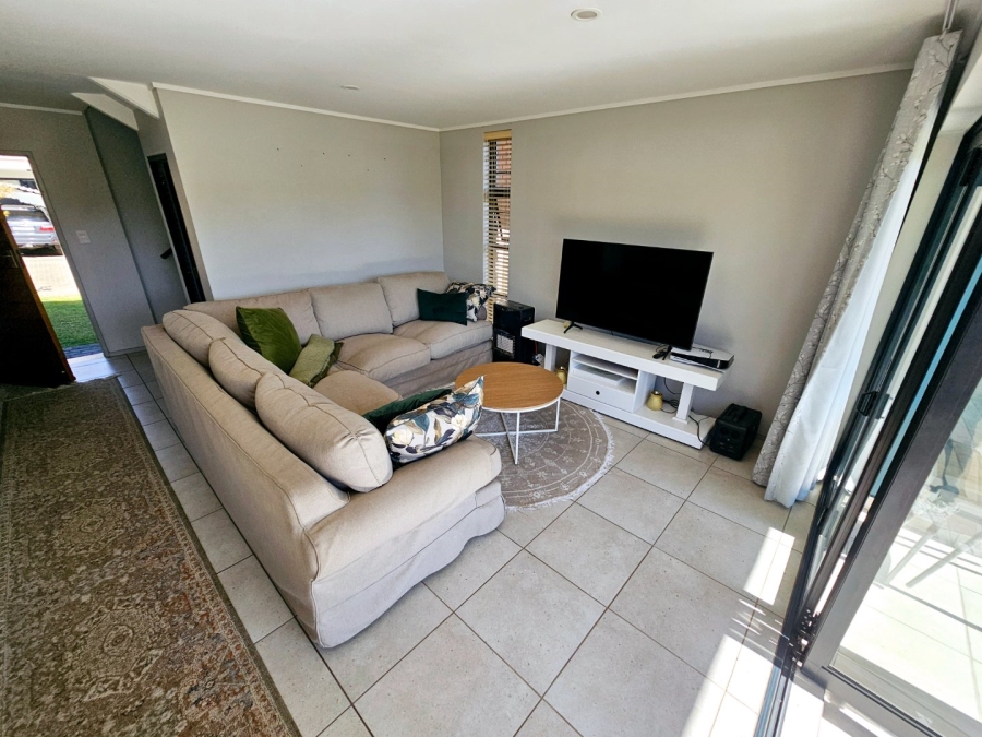 To Let 3 Bedroom Property for Rent in Amberfield Gauteng