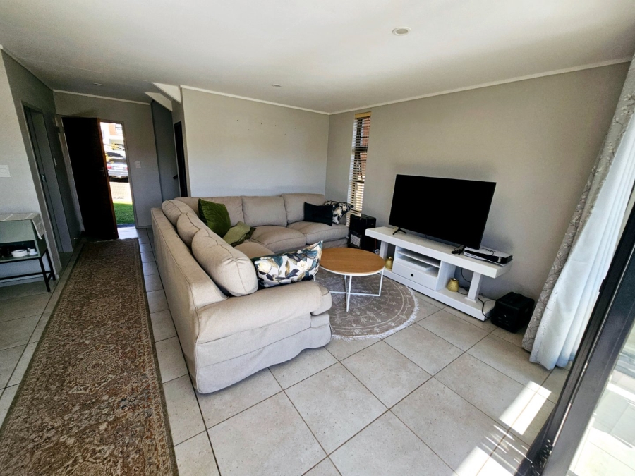 To Let 3 Bedroom Property for Rent in Amberfield Gauteng