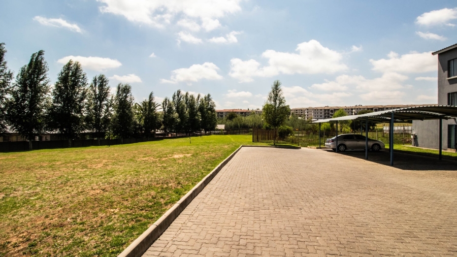 1 Bedroom Property for Sale in Noordwyk Gauteng