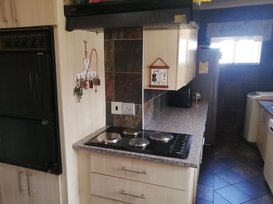 3 Bedroom Property for Sale in Geduld Gauteng