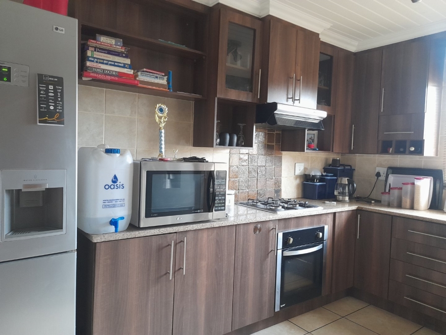 2 Bedroom Property for Sale in Andeon AH Gauteng