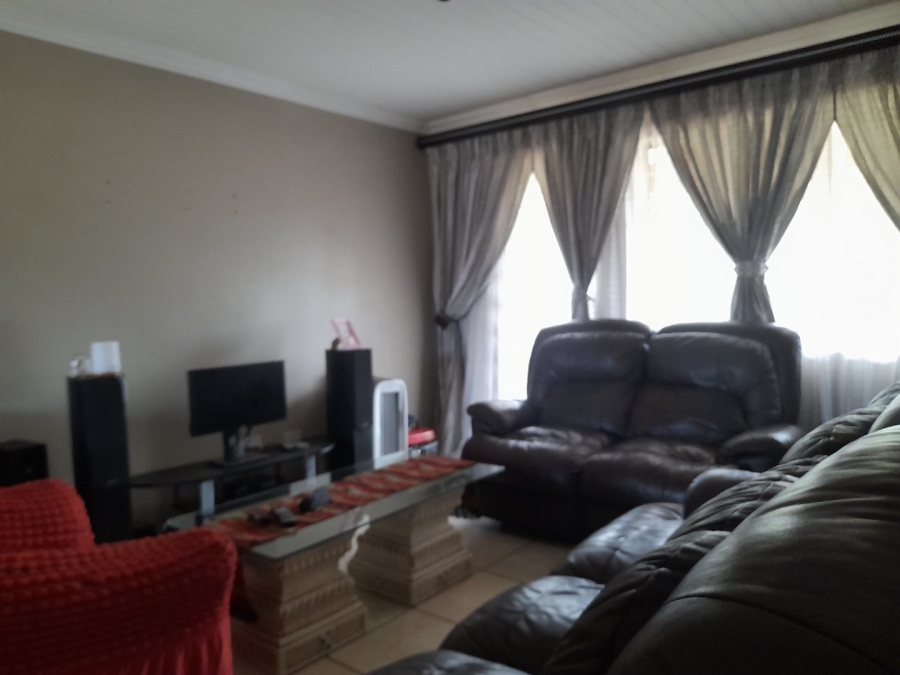 2 Bedroom Property for Sale in Andeon AH Gauteng