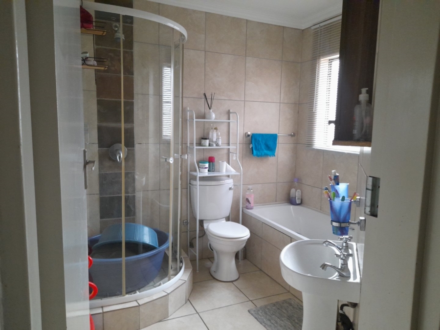 2 Bedroom Property for Sale in Andeon AH Gauteng