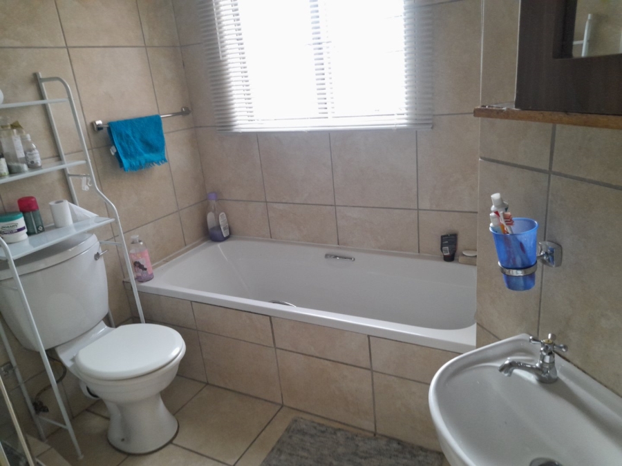 2 Bedroom Property for Sale in Andeon AH Gauteng