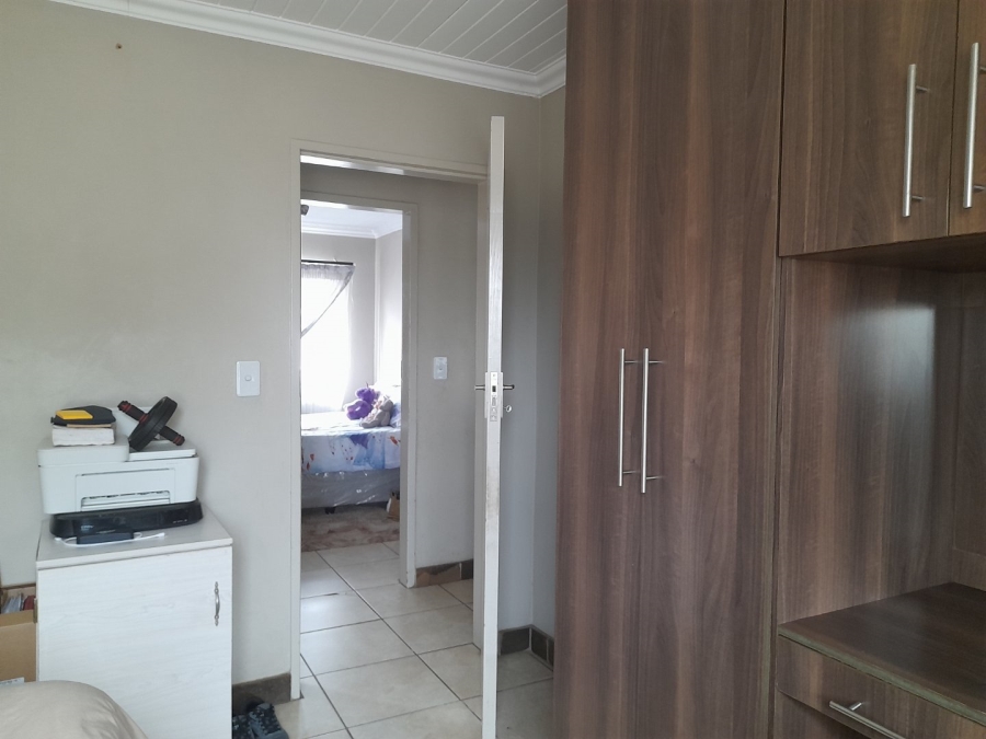 2 Bedroom Property for Sale in Andeon AH Gauteng