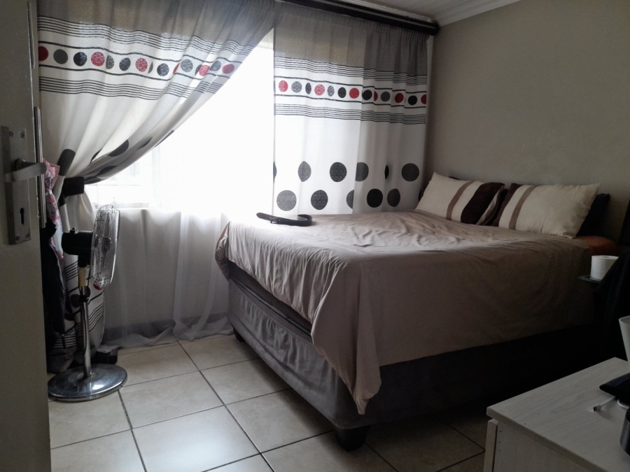 2 Bedroom Property for Sale in Andeon AH Gauteng