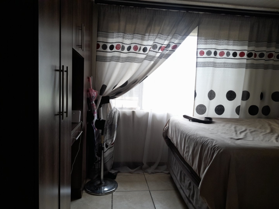 2 Bedroom Property for Sale in Andeon AH Gauteng