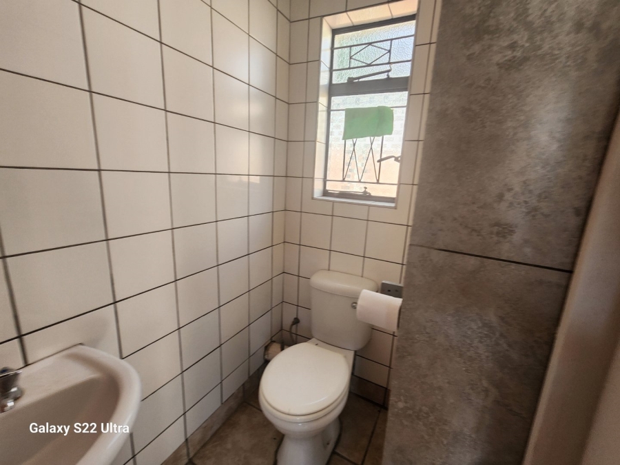 To Let 1 Bedroom Property for Rent in Airfield Gauteng