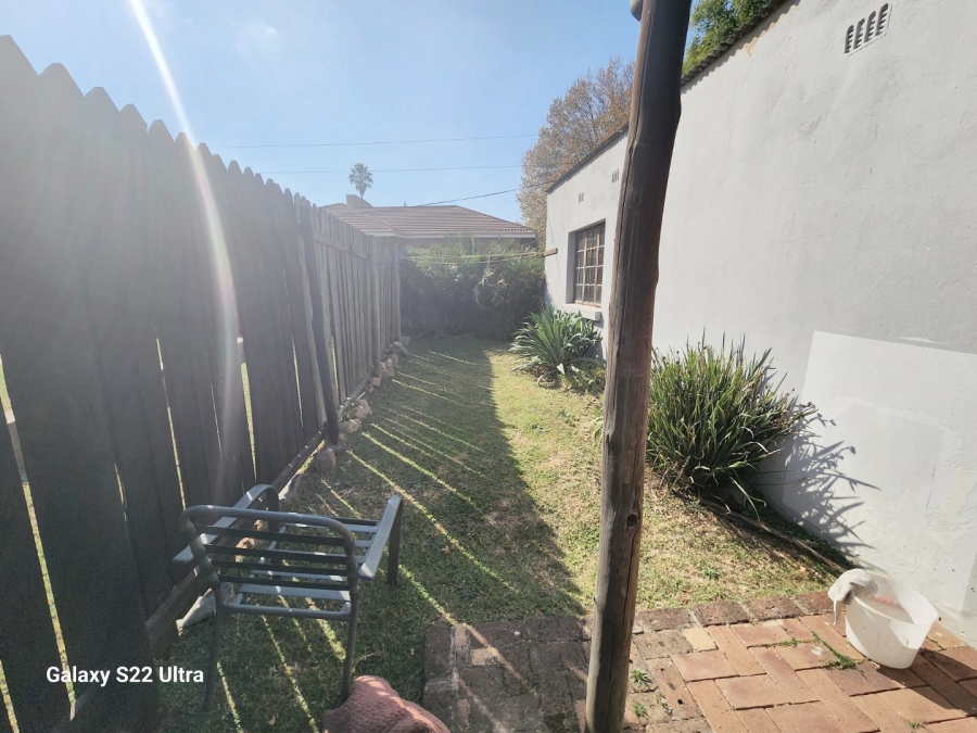 To Let 1 Bedroom Property for Rent in Airfield Gauteng