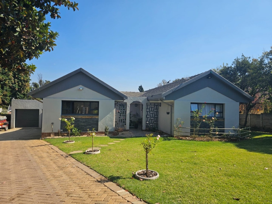 5 Bedroom Property for Sale in Eden Glen Gauteng