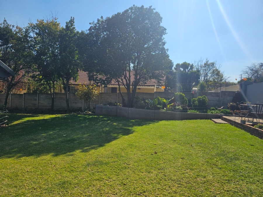 5 Bedroom Property for Sale in Eden Glen Gauteng