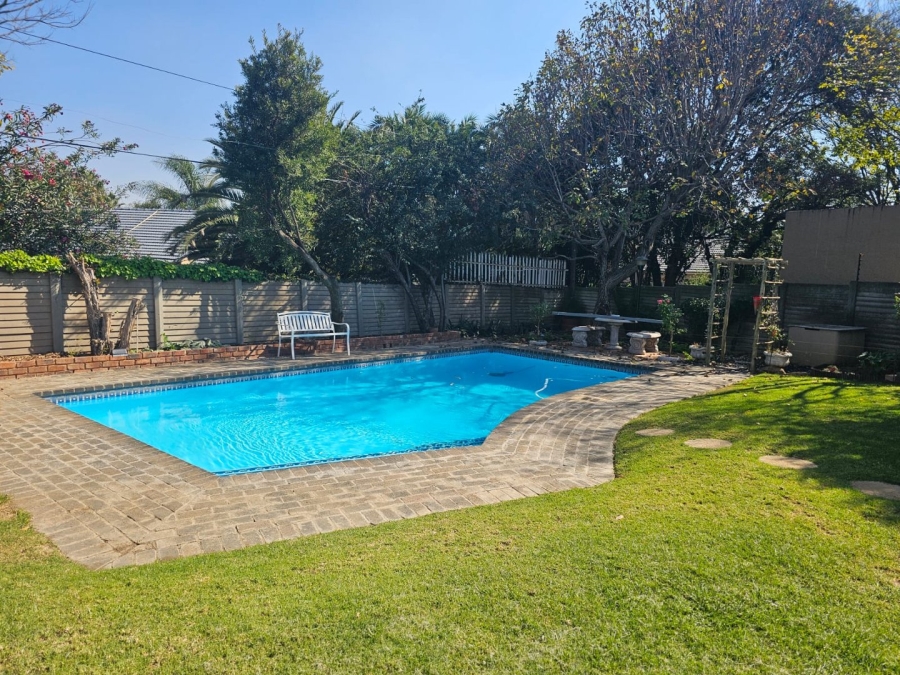 5 Bedroom Property for Sale in Eden Glen Gauteng