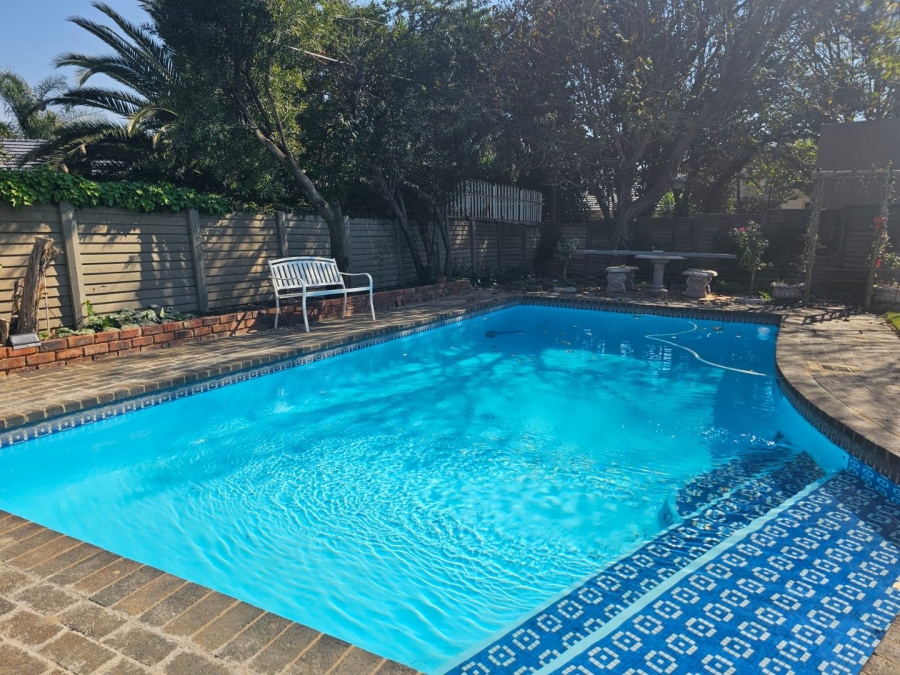 5 Bedroom Property for Sale in Eden Glen Gauteng