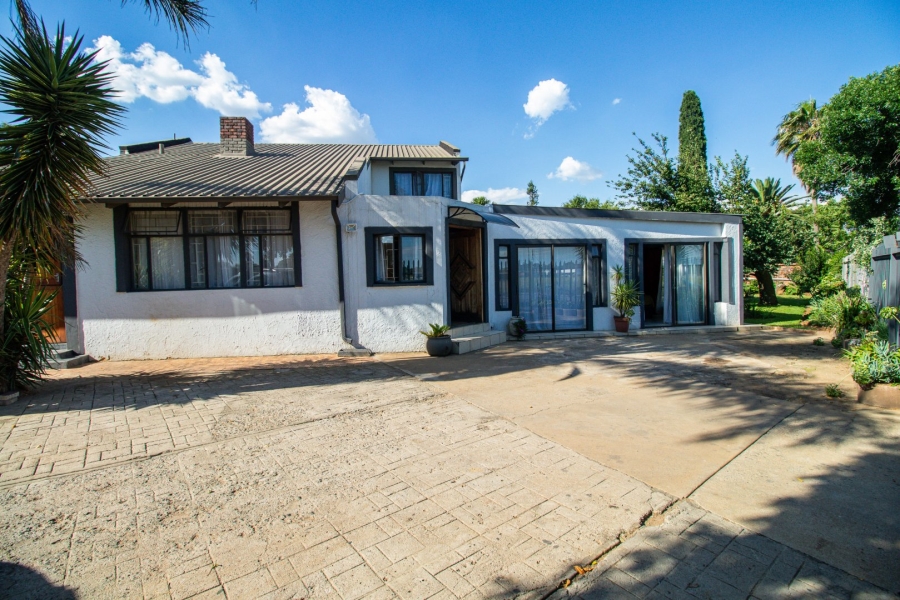 9 Bedroom Property for Sale in Bonaero Park Gauteng