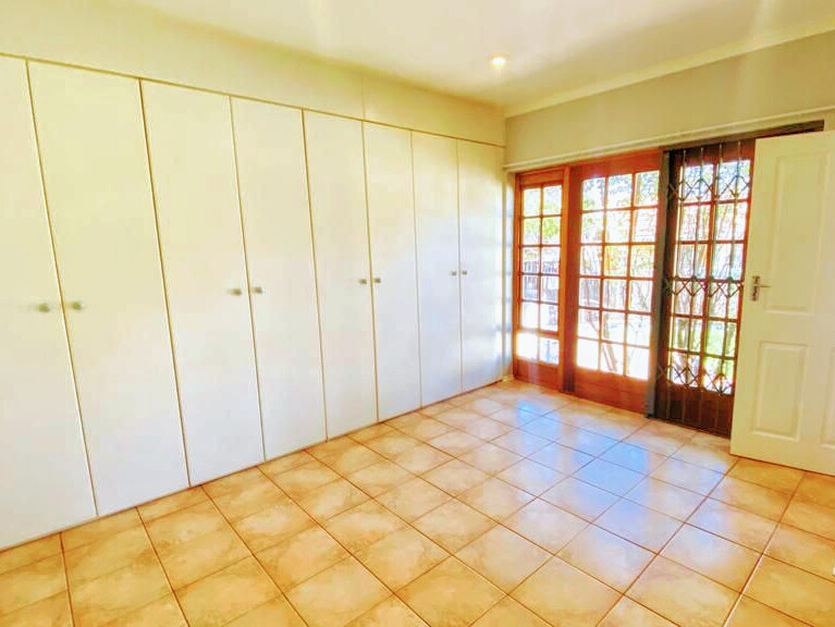 11 Bedroom Property for Sale in Blairgowrie Gauteng