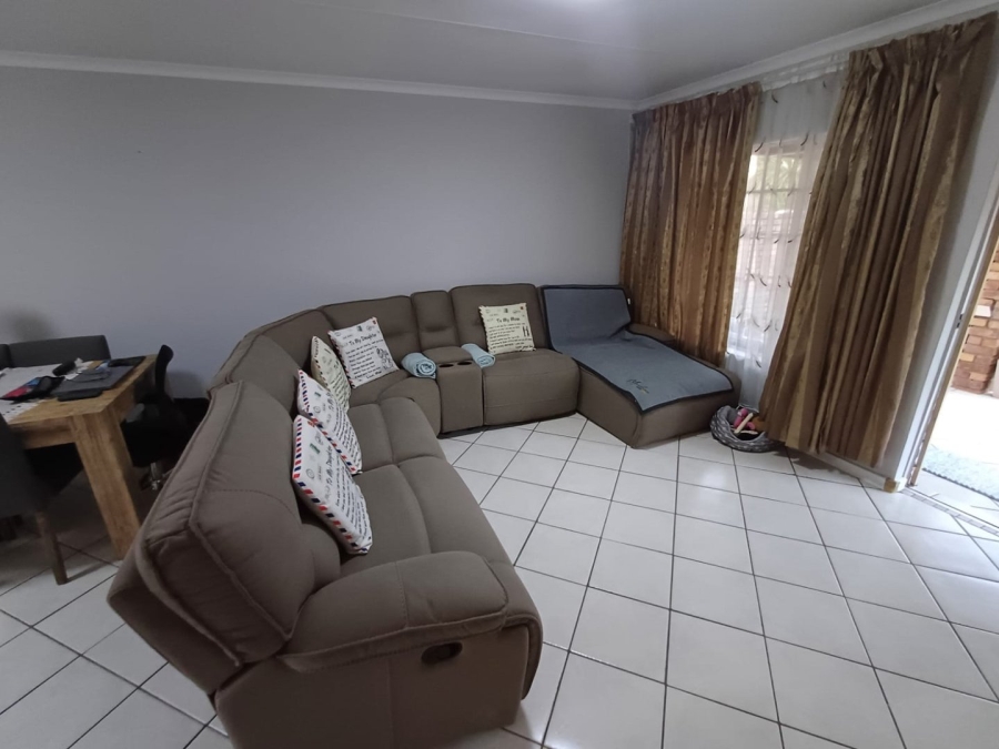 To Let 3 Bedroom Property for Rent in Highveld Gauteng