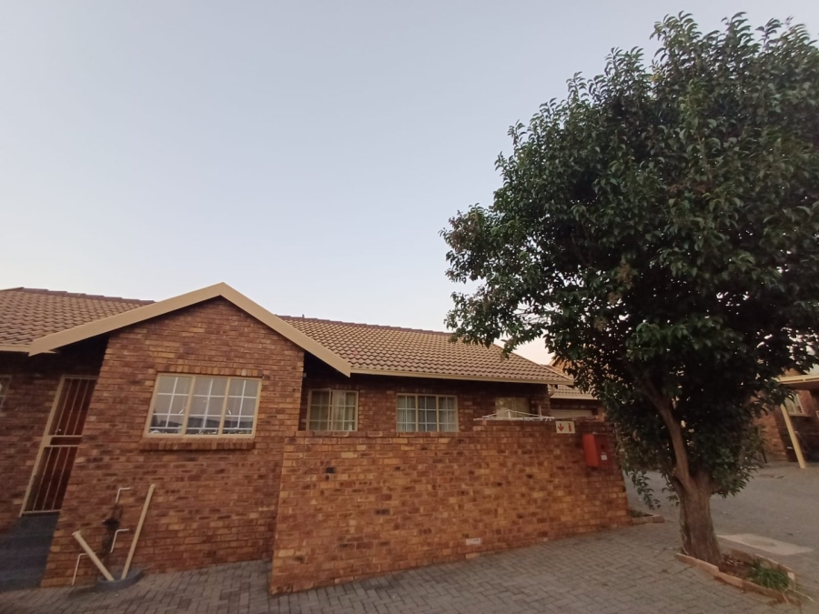 To Let 3 Bedroom Property for Rent in Highveld Gauteng