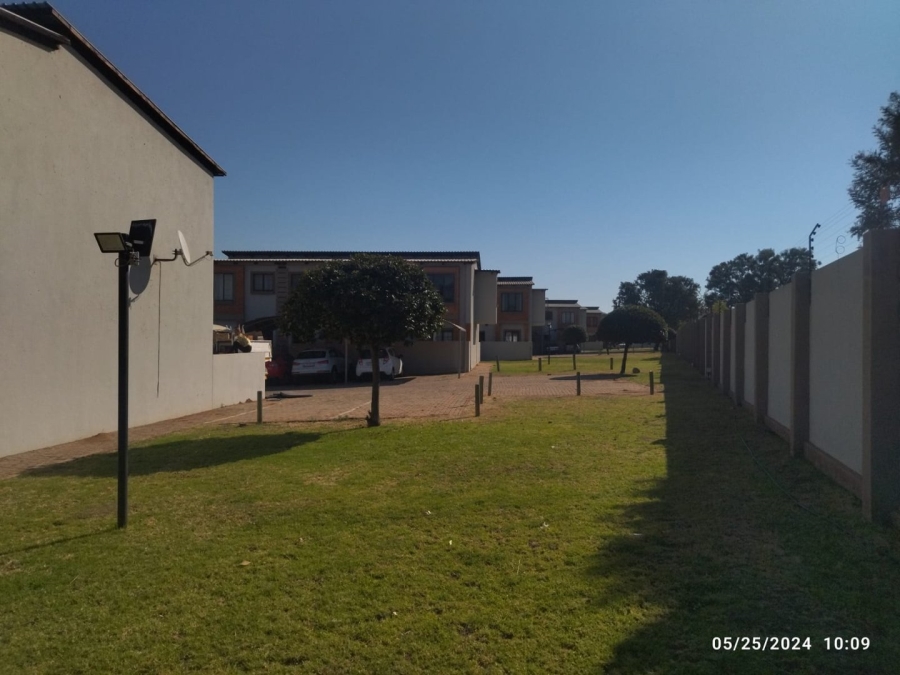 2 Bedroom Property for Sale in Zwartkop Gauteng